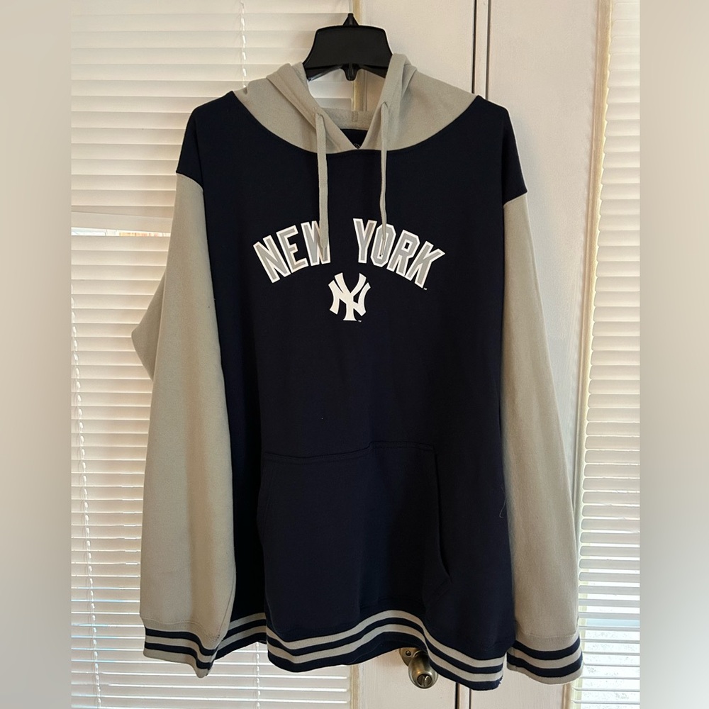New York Yankees Stitches hoodie size 2XL
